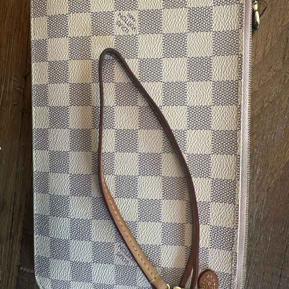 Authentic Louis Vuitton pouch - Picture 3 of 5